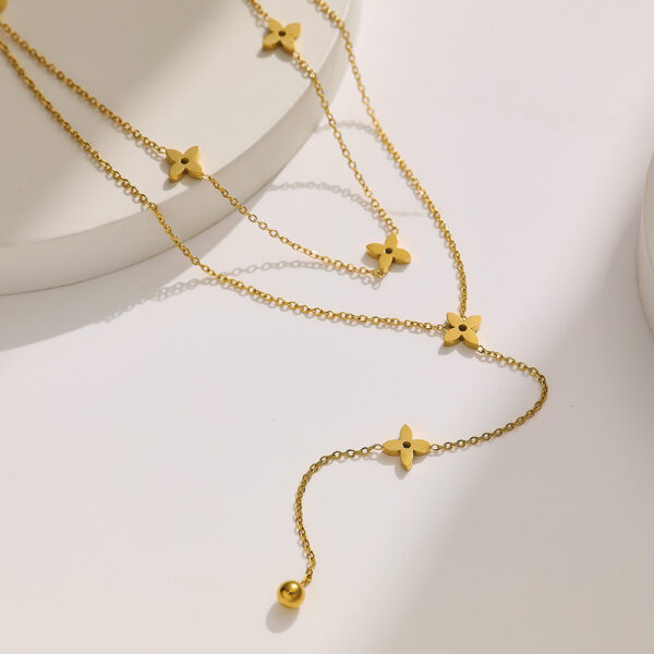 High-end and versatile fashionable flower clavicle chain