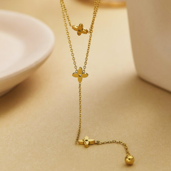 High-end and versatile fashionable flower clavicle chain