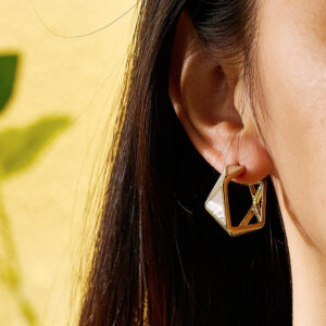 Fashionable and high-end simple earrings