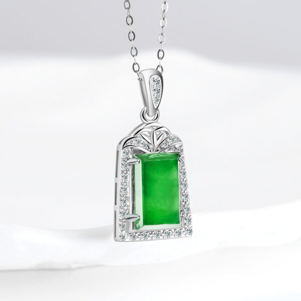 Natural A-grade jade green small nothing brand pendant S925 silver inlaid with ice jade women's fashion pendant set chain