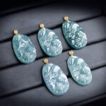 High-grade natural A-grade jadeite blue water small landscape pendant 18K gold buckle inlaid with ice jade female pendant