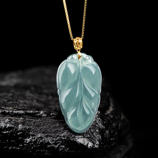 High-grade natural A-grade jadeite blue water leaf pendant 18K gold buckle ice type