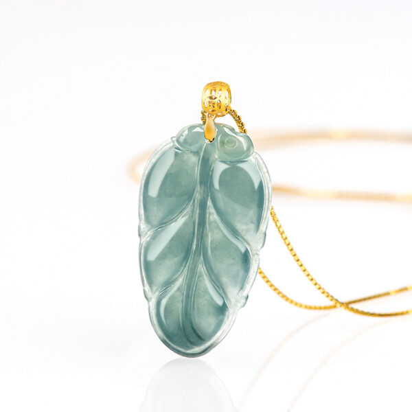 High-grade natural A-grade jadeite blue water leaf pendant 18K gold buckle ice type