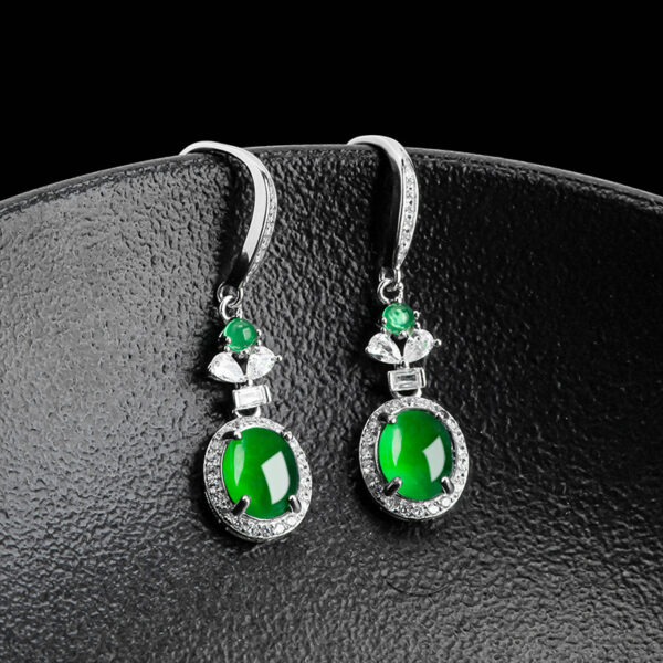 Natural A-grade jadeite green earrings egg-shaped earrings icy jade